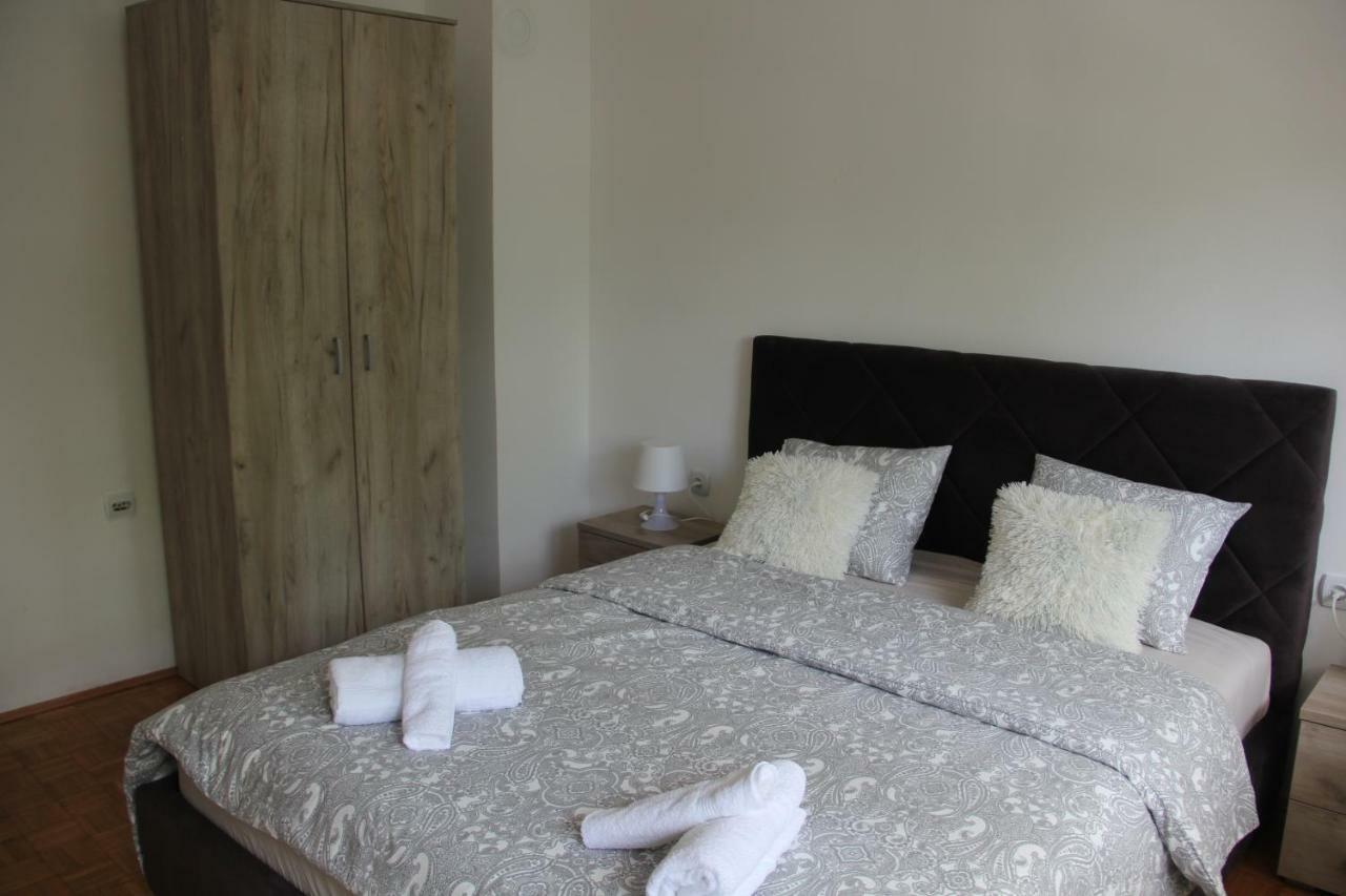 Apartman Kej Pirot Exterior photo
